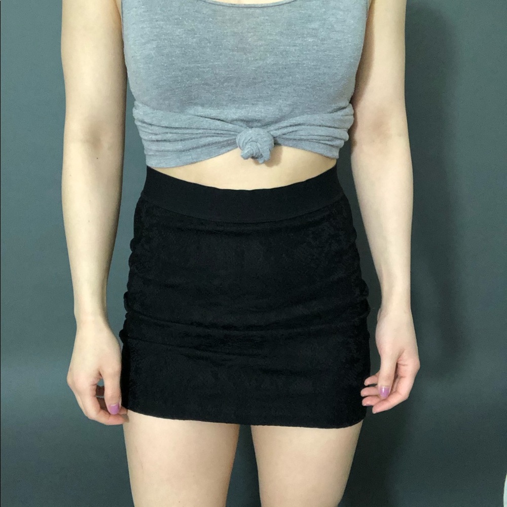 Lace skirt with zip closure